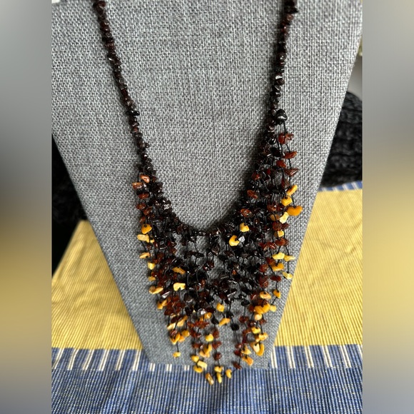 Amber Baltic Bib Hand knotted in Ombré browns, oranges, yellows pattern. 18”. - Picture 4 of 6